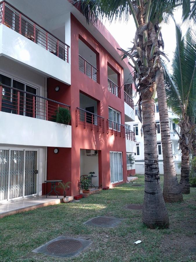 Beachfront Apartment Flic en Flac Exterior photo